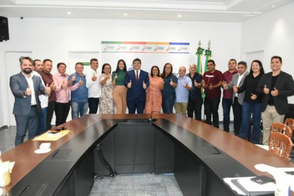 Governador recebe lideranças de Inhuma e Elesbão Veloso para tratar saúde, segurança e educação