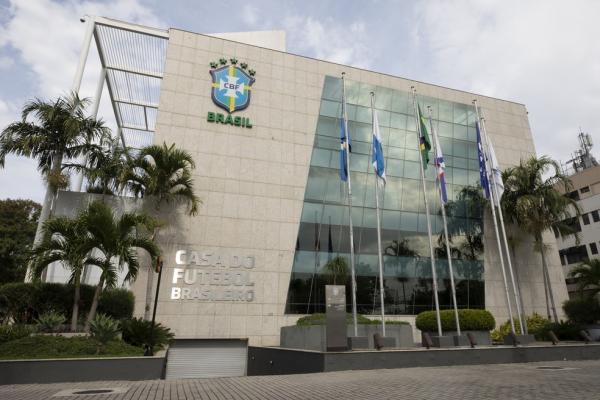 CBF divulga protocolo para retorno de torcidas aos estádios de futebol
