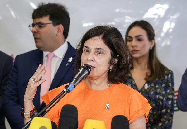 No Piauí, ministra da Saúde diz que não abre mão de educação sexual em escolas