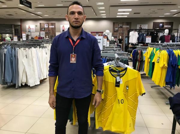 Wagner, colaborador do setor de confec&ccedil;&otilde;es.(Imagem:FlorianoNews)