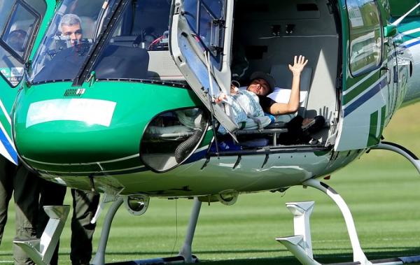 Fora da Copa, Neymar deixa a Granja e vai seguir recuperação no Guarujá
