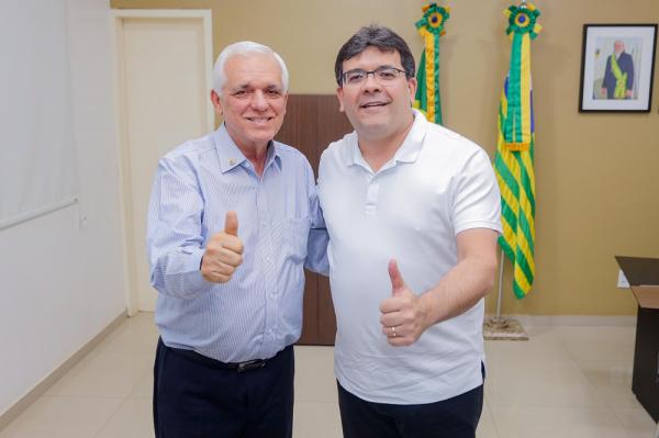Ao transmitir cargo para embarcar à Ásia, Rafael destaca missão empresarial e intercâmbio de estuda