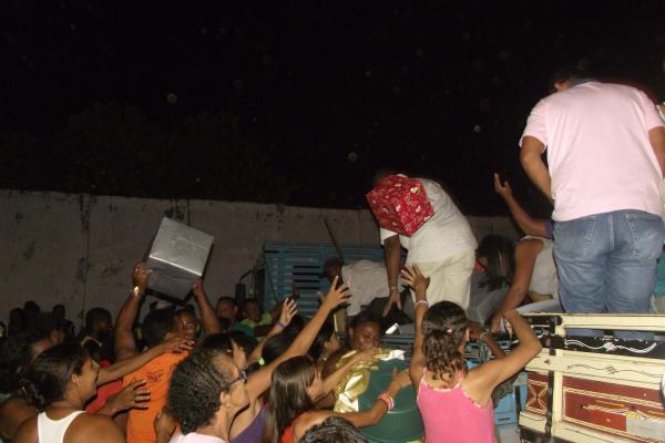 Confusão na entrega de doações da Campanha Natal sem Fome em Floriano