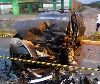 Grave acidente deixa duas pessoas mortas na BR 316