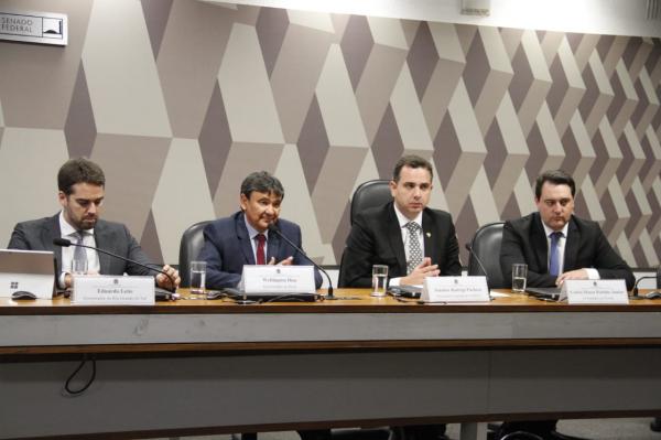 No Senado, governador participa de audiência que aprecia a Reforma da Previdência