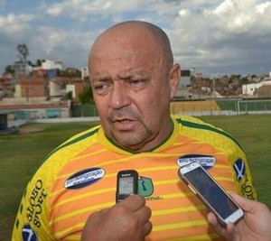 Chuvas viram tormenta para Picos, e treinador manda: "Uso até o plano X"