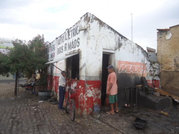 Oficina mec&acirc;nica &eacute; alvo de arrombamento no Centro de Floriano.(Imagem:FlorianoNews)