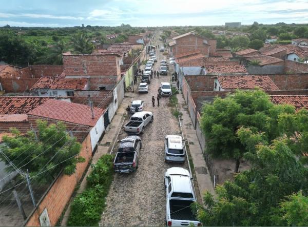 Casal é preso suspeito de chefiar tráfico em Parnaíba; carros de luxo foram apreendidos