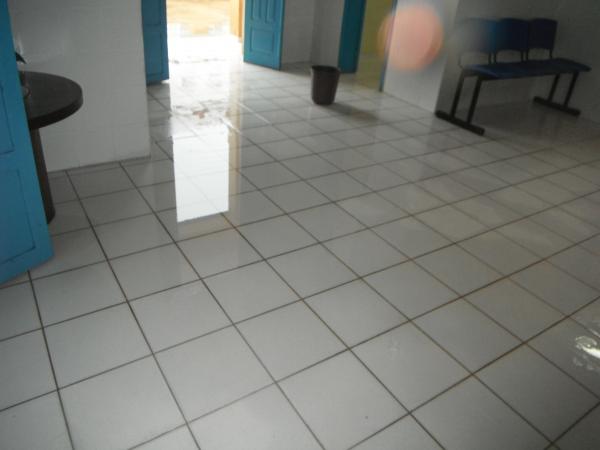 Secretaria Municipal de Sa&uacute;de de Floriano fica alagada.(Imagem:FlorianoNews)