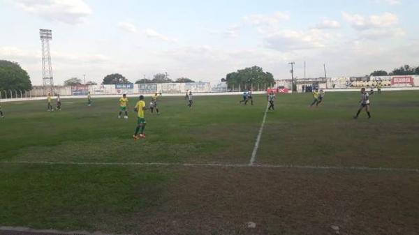 Com empate em Floriano, Cori-Sabbá e Picos avançam para semifinais da Série B