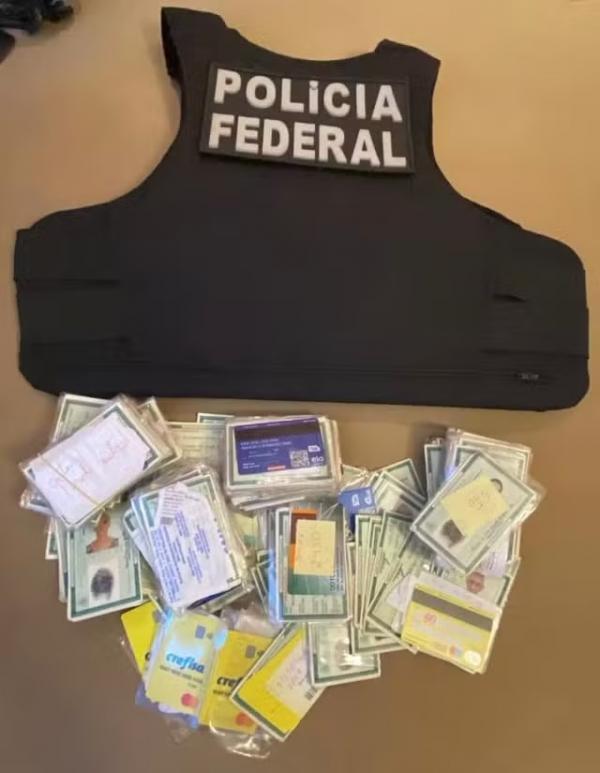 PF prende quatro suspeitos de sacar benef&iacute;cios do INSS de pessoas falecidas e inventadas.(Imagem: Divulga&ccedil;&atilde;o/PF)