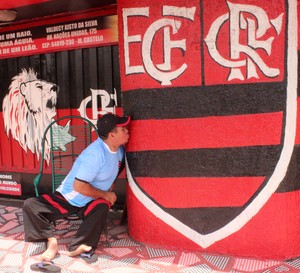 Paixão pelos 'Flamengos': torcedor transforma casa em ponto turístico