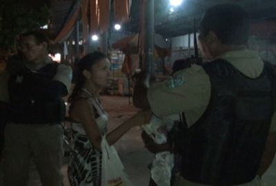 Mãe é flagrada usando crack com recém-nascido de 20 dias