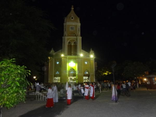 Cat&oacute;licos celebram Corpus Christi com missa e prociss&atilde;o em Floriano.(Imagem:FlorianoNews)