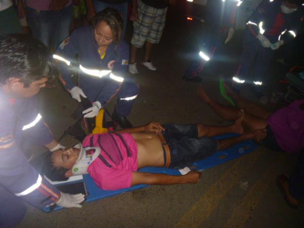 Casal fica ferido após colisão entre motocicleta e automóvel em Floriano