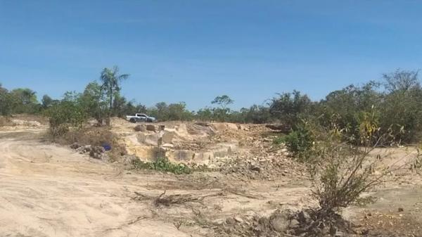  Semar flagra extra&ccedil;&atilde;o irregular de pedras com uso de explosivos no rio Marathaoan, em Barras, no Piau&iacute;.(Imagem: Divulga&ccedil;&atilde;o/Semar )