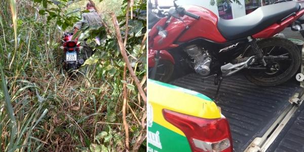 PM encontra motocicleta roubada abandonada em terreno baldio em Floriano.(Imagem: Reprodu&ccedil;&atilde;o/Instagram )