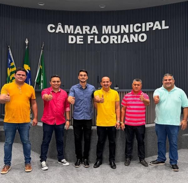 Câmara Municipal de Floriano recebe vereador de Bom Jesus-PI para troca de experiências