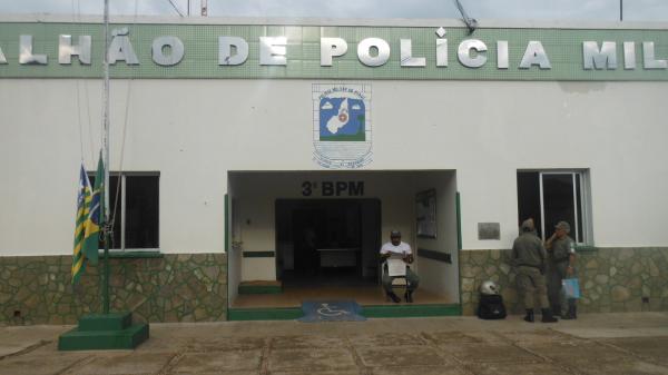 Homem &eacute; atingido por golpes de faca no bairro Irapu&aacute; II.(Imagem:FlorianoNews)