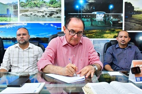 Minha Casa, Minha Vida: Prefeito Ant&ocirc;nio Reis assina contratos para a constru&ccedil;&atilde;o de 372 casas em Floriano(Imagem:Divulga&ccedil;&atilde;o/Secom)