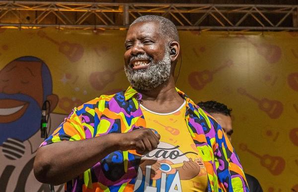 Péricles rebobina hits do axé, marcha gravada por Gal Costa e sucessos de Jota Quest e Wando em EP f
