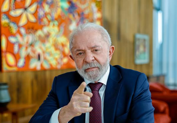 Lula diz que salário mínimo é