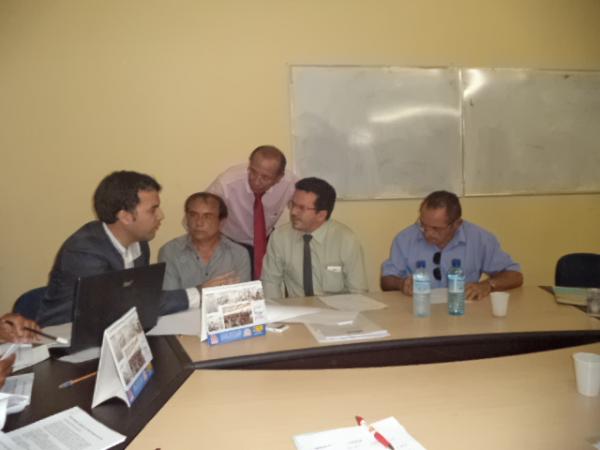 Reunião entre empresários e comerciários termina sem acordo em Floriano.(Imagem:FlorianoNews)