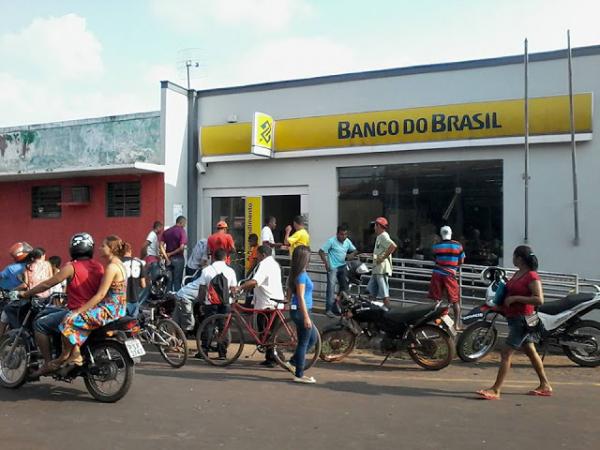 Quadrilha explode caixas eletr&ocirc;nicos das ag&ecirc;ncias dos Bancos do Brasil e Bradesco.(Imagem:Francinaldopublicidades)