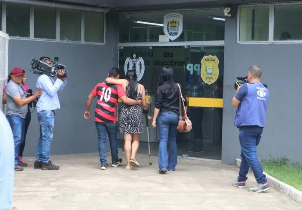 Policial que reagiu a assalto em que menina foi morta presta depoimento e tem arma apreendida