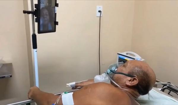Pacientes de Manaus em Teresina falam com parentes por videoconfer&ecirc;ncia.(Imagem: Hospital Universit&aacute;rio)