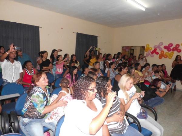Educand&aacute;rio Pequeno Polegar realizou festa em homenagem ao Dia das M&atilde;es(Imagem:FlorianoNews)