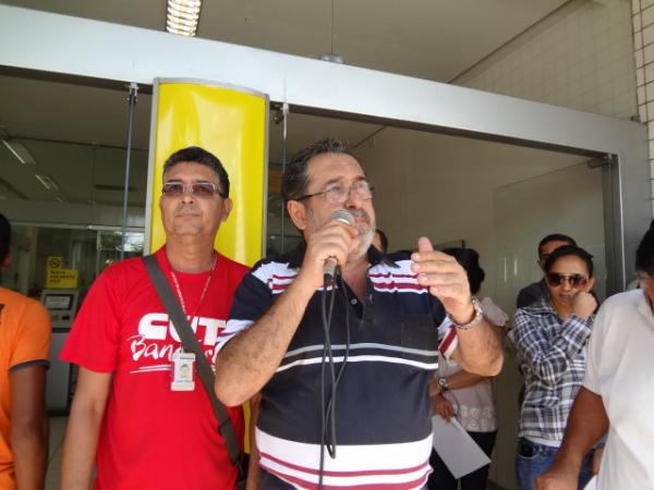 Servidores paralisam atividades em protesto contra ass&eacute;dio moral no BB de Floriano.(Imagem:FlorianoNews)