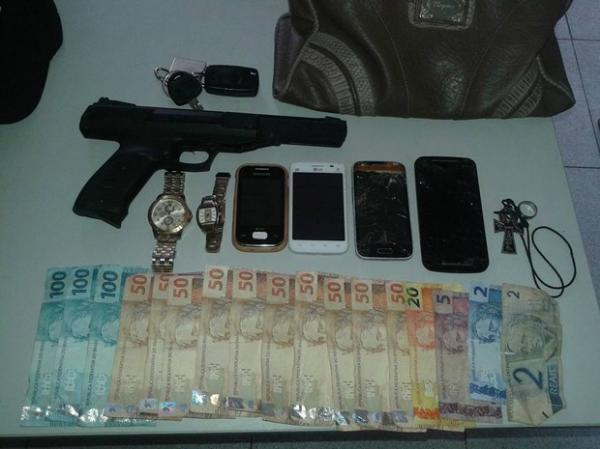 Grupo acusado de assaltos é preso e zomba de policiais em Teresina