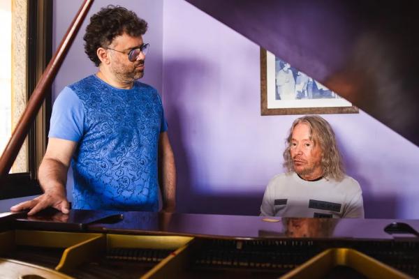 Henrique Portugal se une a Marcos Valle em encontro inédito de vozes e bossas no single "Laiaraiá"