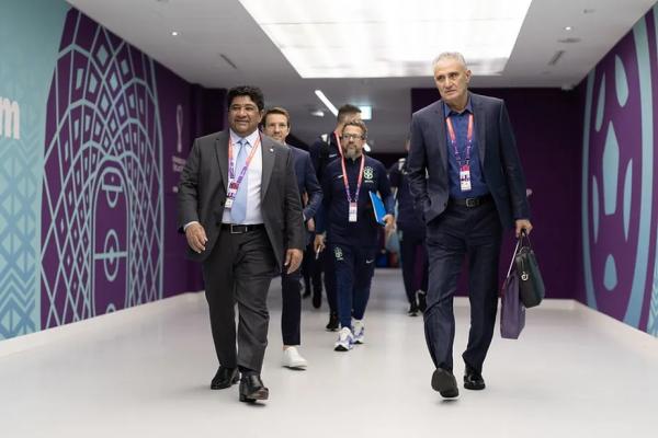 Tite encerra ciclo com imagem arranhada e CBF avaliará técnicos estrangeiros