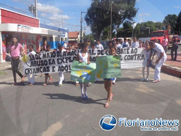 Caminhada contra explora&ccedil;&atilde;o sexual de crian&ccedil;as e adolescentes &eacute; realizada em Bar&atilde;o de Graja&uacute;.(Imagem:FlorianoNews)