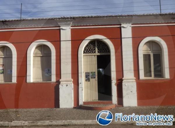 Equipe municipal se reúne para discutir a restauração do Terminal Turístico em Floriano