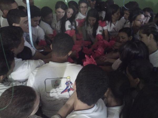 Alunos da Escola Pequeno Príncipe participam de preparação para o Enem