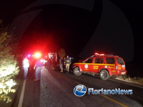 Colis&atilde;o frontal entre carros deixa tr&ecirc;s pessoas feridas na PI-140(Imagem:FlorianoNews)