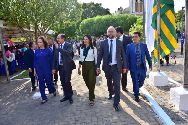  Vereadores participam da abertura da Semana da P&aacute;tria em Floriano.(Imagem:CMF)