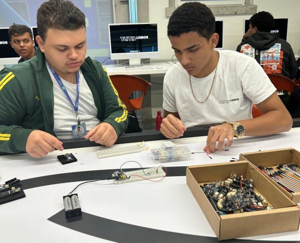 Estudantes piauienses vivem imers&atilde;o em programa&ccedil;&atilde;o, rob&oacute;tica e cultura durante interc&acirc;mbio em Portugal(Imagem:Seduc/PI)