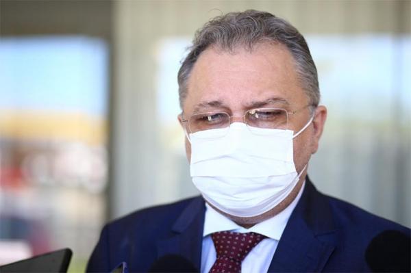 Vacinação por idade deve ser retomada paralela aos grupos prioritários, diz Florentino