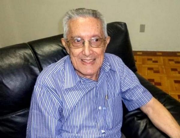 Escritor Assis Brasil morre aos 89 anos em Teresina