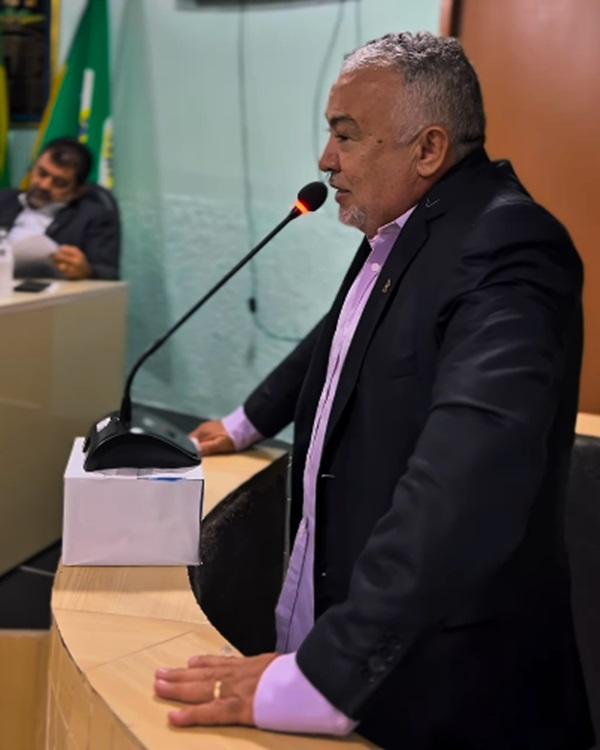 Vereador Venâcio Pio parabeniza prefeito Gleydson Resende pelo aumento salarial para professores