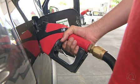Preço médio da gasolina sobe e chega a R$ 4,20