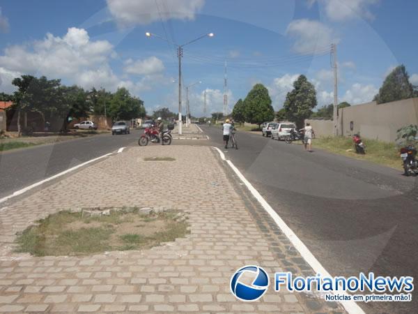 Cabine de caminh&atilde;o destrava e provoca acidente na Av. Dirceu Arcoverde.(Imagem:FlorianoNews)