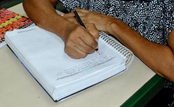 TCE aponta mais de mil pessoas mortas inscritas em programa de bolsas para alfabetização no Piauí