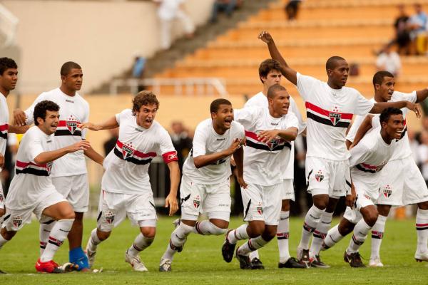 São Paulo e Vasco tentam quebrar jejum na Copinha