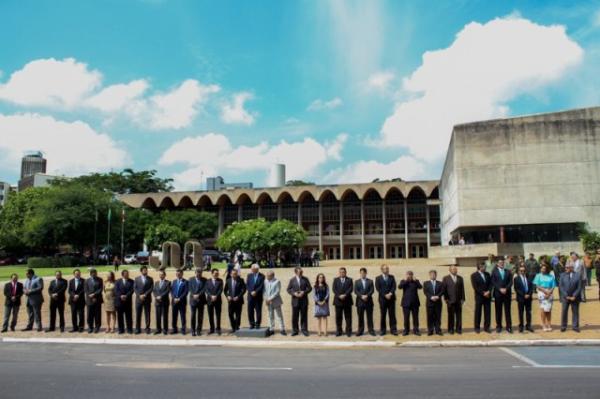 Presidente faz homenagens na abertura do ano legislativo