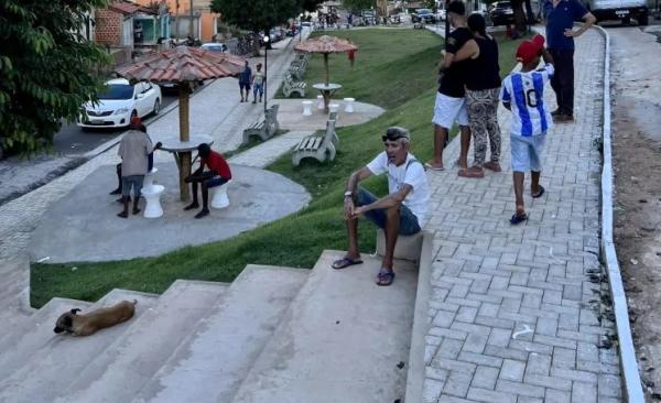  Deputado Dr. Francisco Costa participa de inaugura&ccedil;&atilde;o de pra&ccedil;a e visita obras em Picos.(Imagem:Somos Not&iacute;cia)